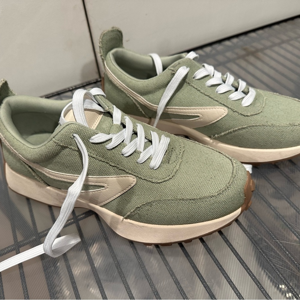DV by Dolce Vita Green and Cream Sneakers